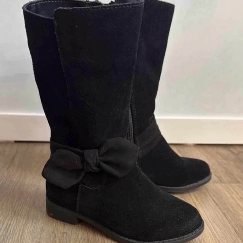 GB Girls Black Suede Bow Accent Side Zip Mid Calf Boots Girls Size 8 Like New